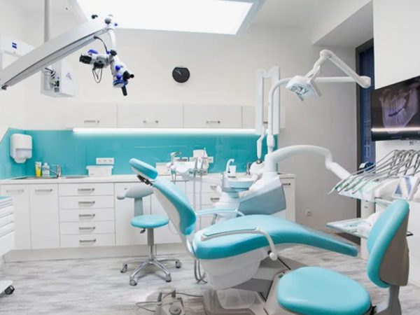 Стоматологическая клиника и современные технологии: что реально улучшает лечение